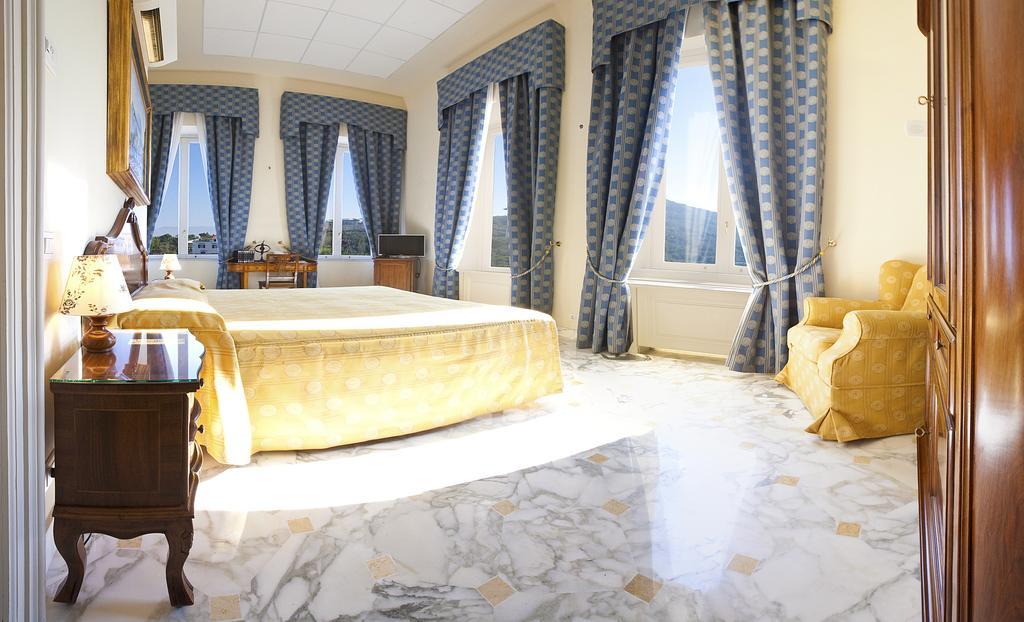 Villa Angelina Масса-Лубренсе Экстерьер фото